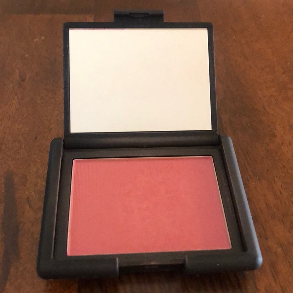 NARS cosmetics blush in Amour